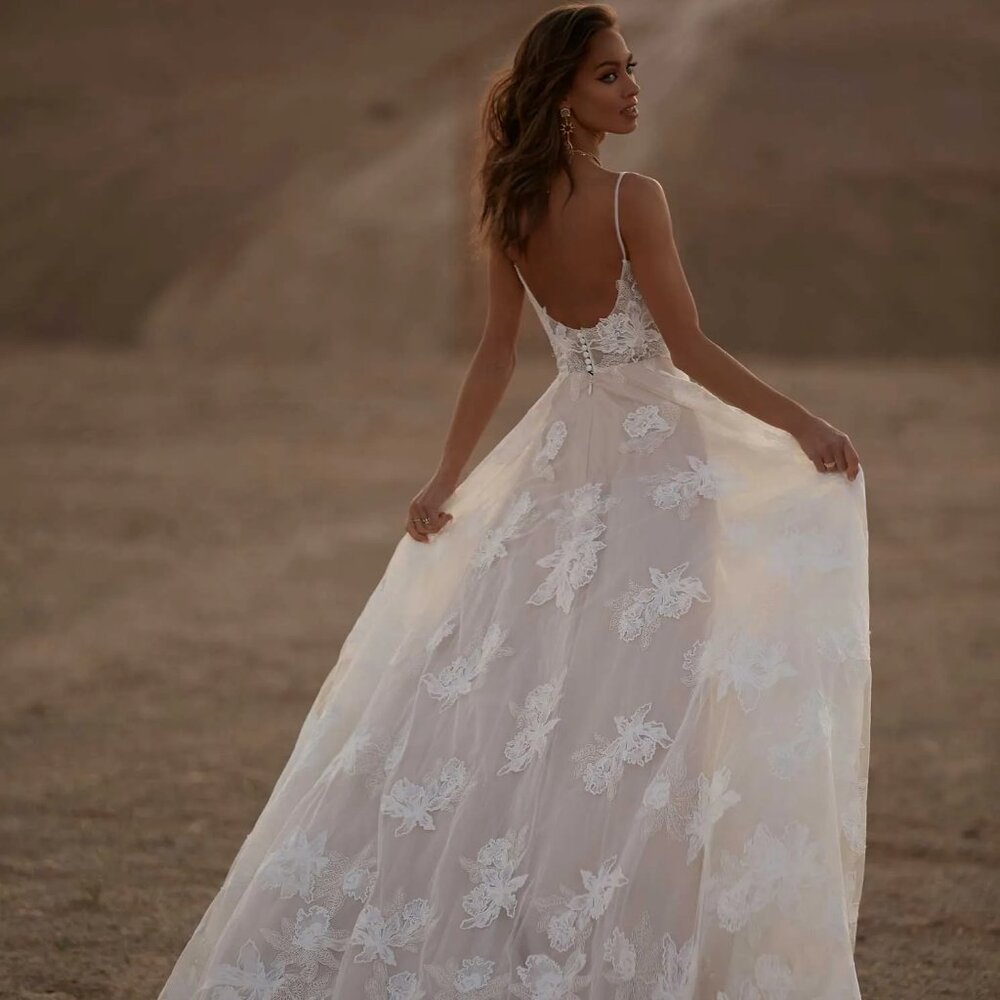 Wedding dress - Picture 6 of 6